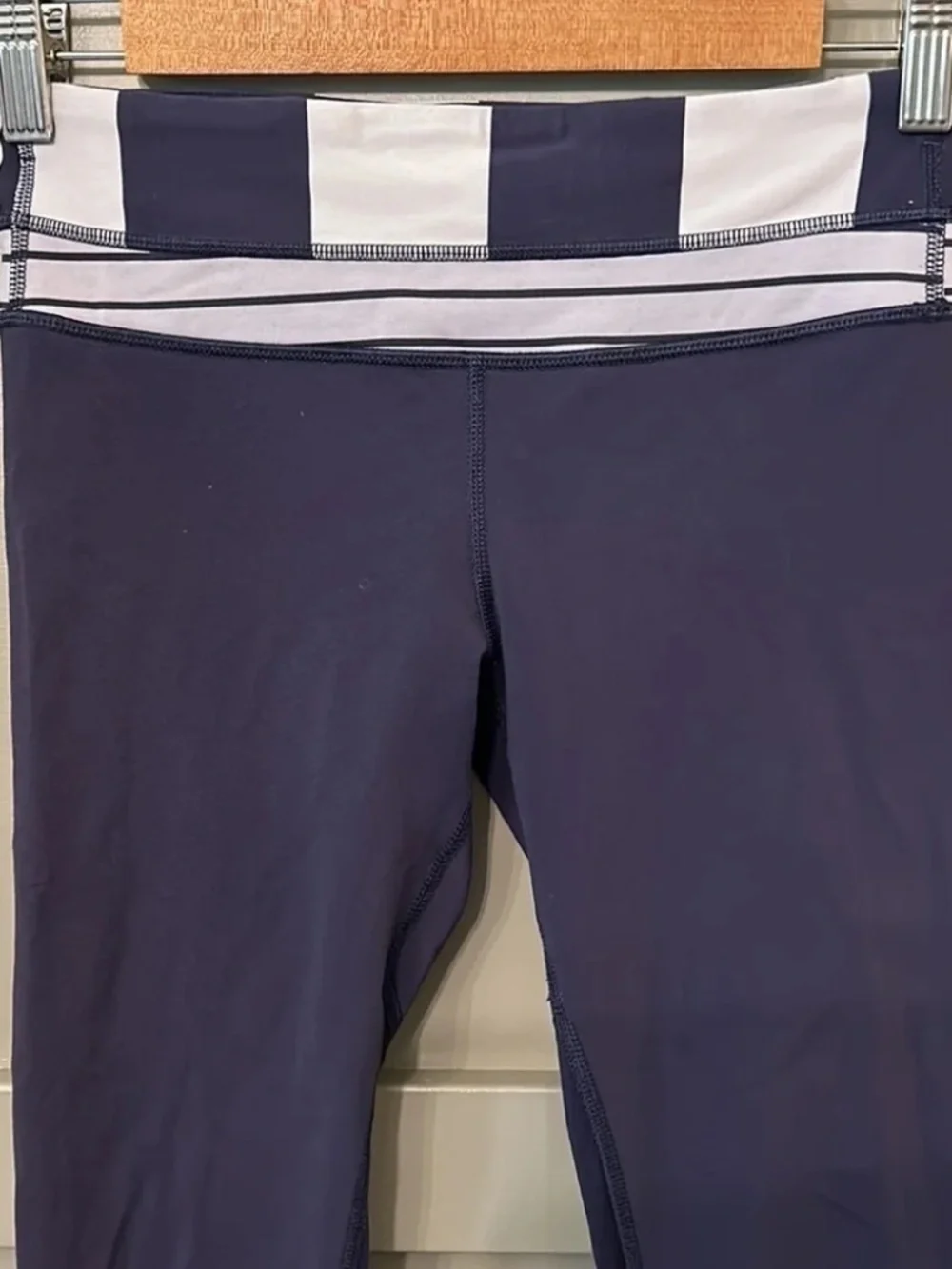Lululemon Run Inspire Crop II Deep Indigo / Wide Bold Stripe Leggings Size 4